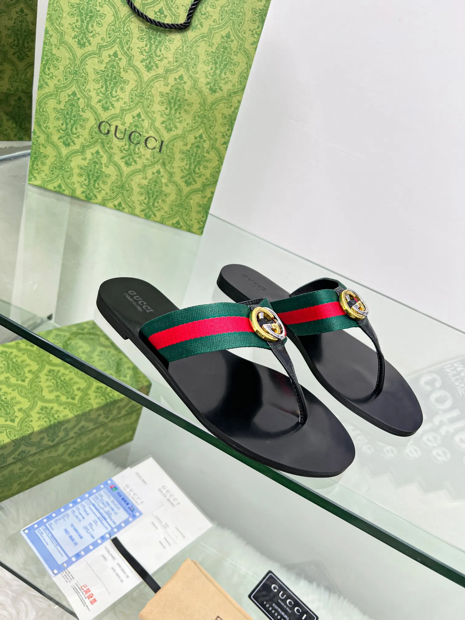 👟👟Ex-factory price 280👟👟 Gucci·Gucci💗 Classic flip-flops.  This is an amazing shoe, a luxury brand loved by celebrities and Internet celebrities😼The original hardware of the counter is gold and silver with double G buckles. 1:1 reproduction purely handmade.  German technology 3D printing logo.  Number of yards 35-45